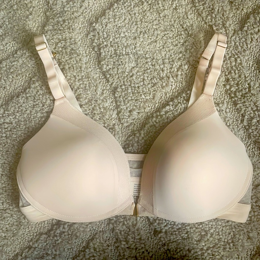 NWOT!! Lively Bra 34D
